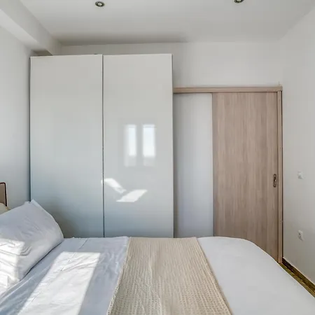 Deluxe House With Pool For 6 Ppl 아파트
