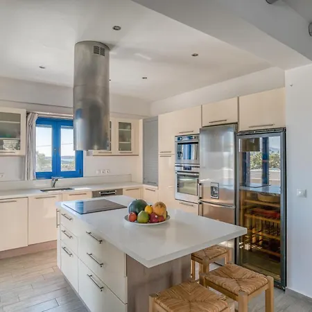 Apartman Deluxe House With Pool For 6 Ppl Ajía Iríni Páru