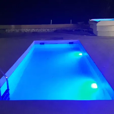 Apartman Deluxe House With Pool For 6 Ppl