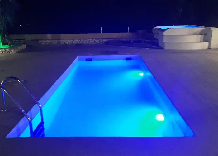 Apartment Deluxe House With Pool For 6 Ppl